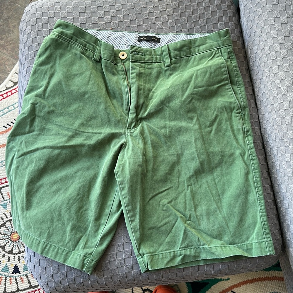 Men’s banana republic shorts.